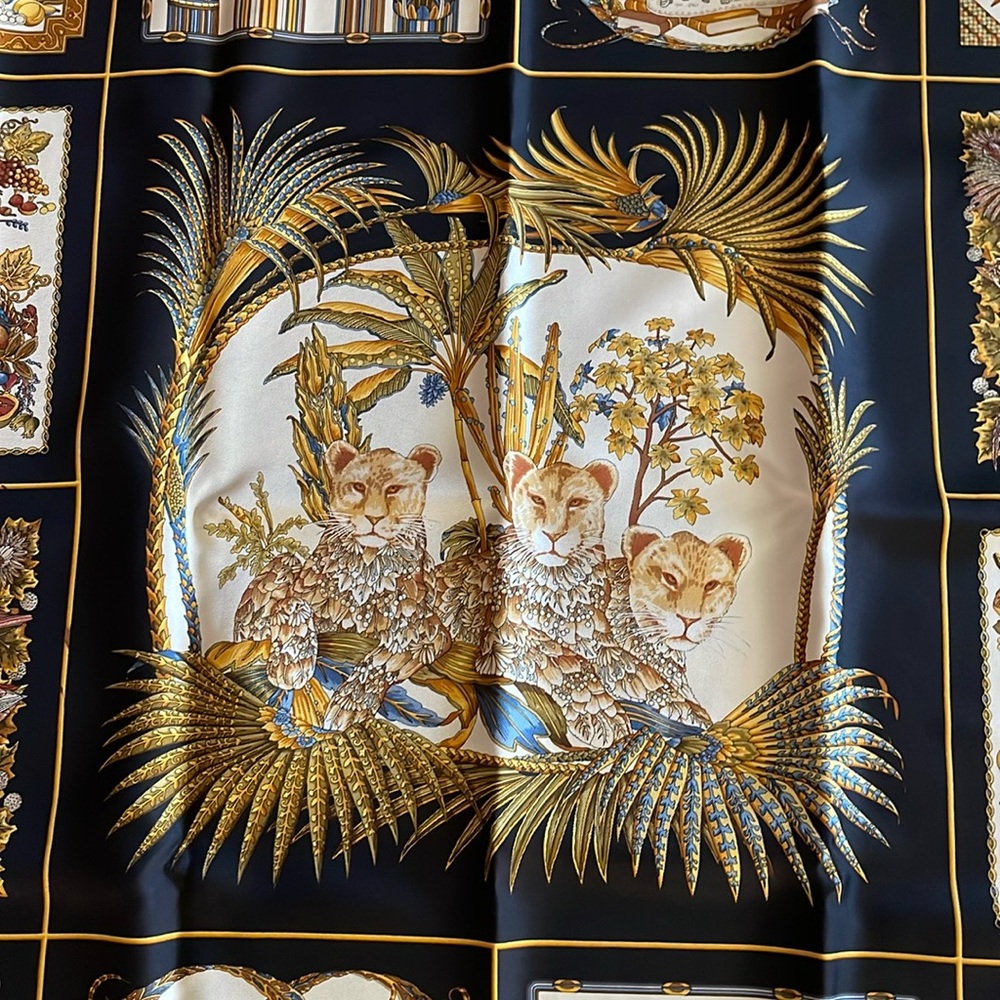 New vintage multicolored Salvatore Ferragamo silk scarf - Picture 8 of 9